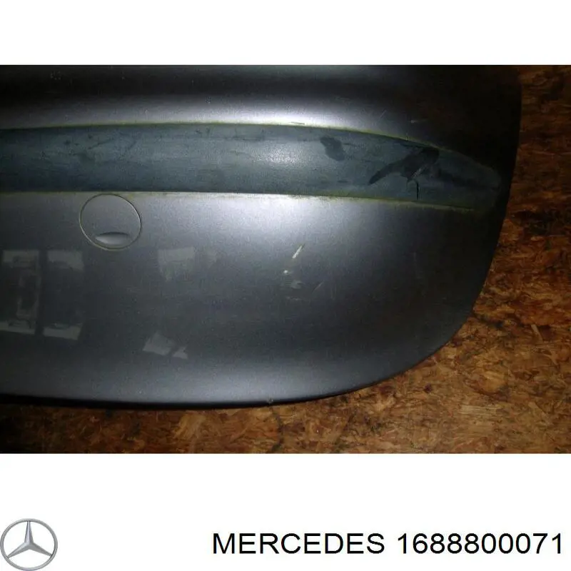 1688800071 Mercedes pára-choque traseiro