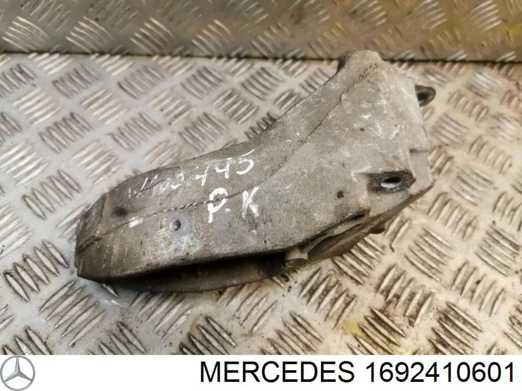 1692410601 Mercedes Кронштейн КПП