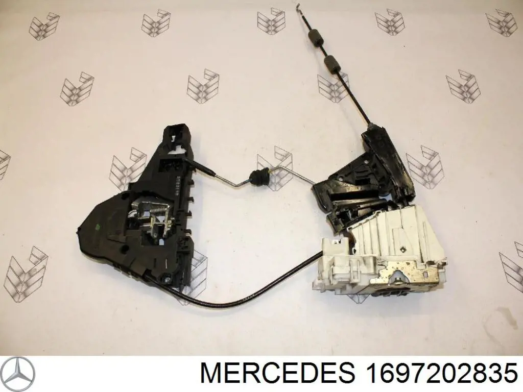 1697202835 Mercedes 