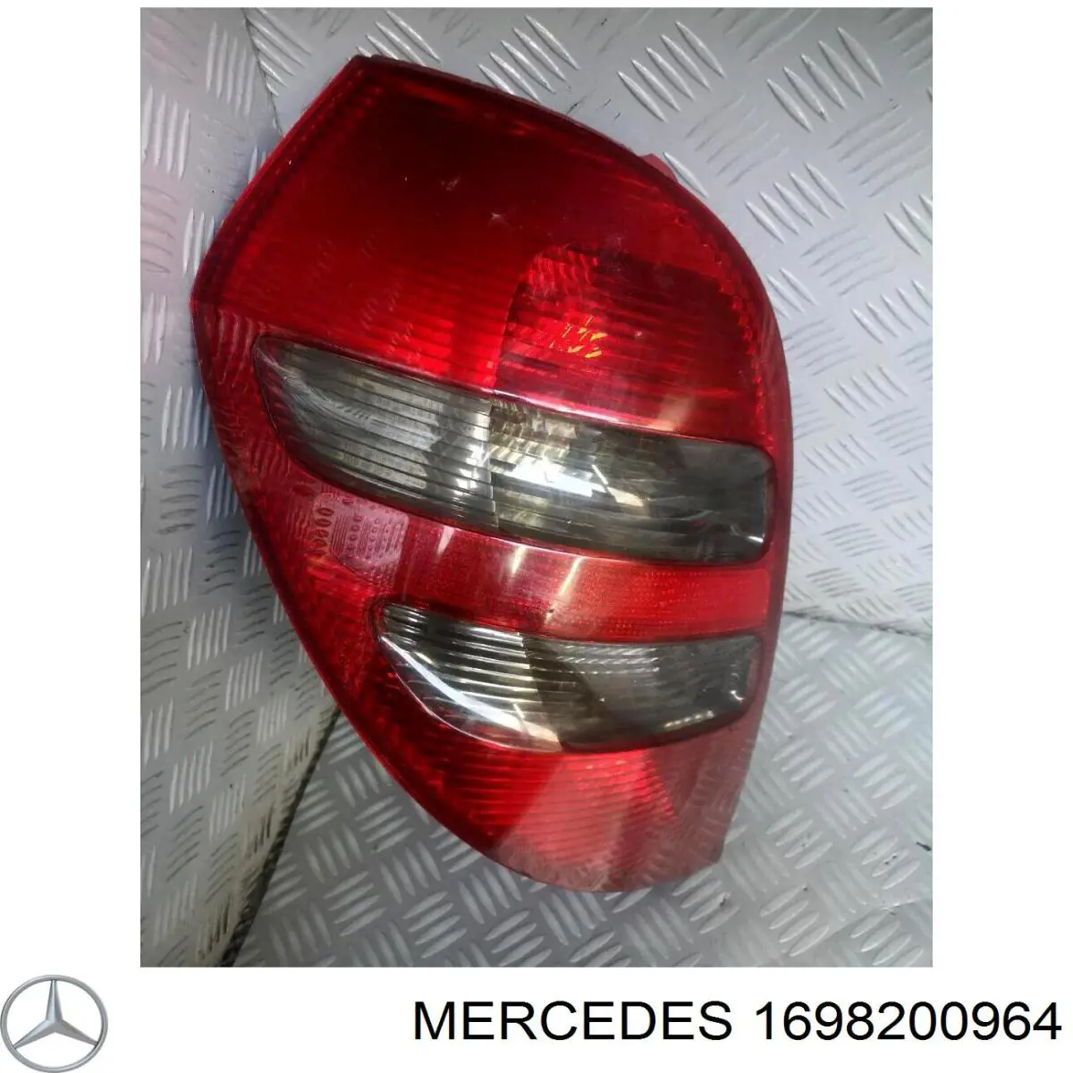 1698200964 Mercedes фонарь задний левый