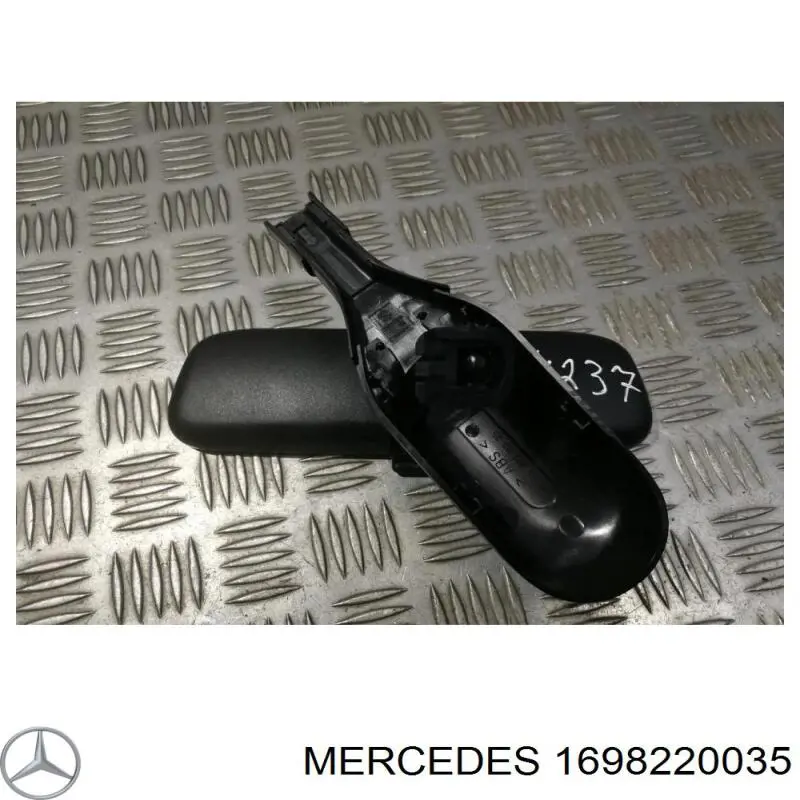 1698220035 Mercedes 