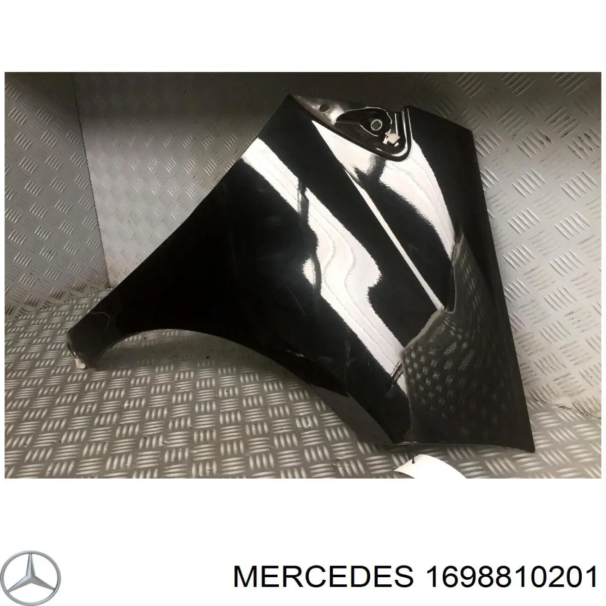 1698810201 Mercedes pára-lama dianteiro direito