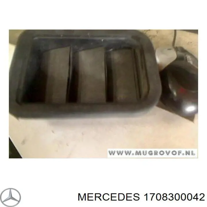 1708300042 Mercedes Дверка бензобака