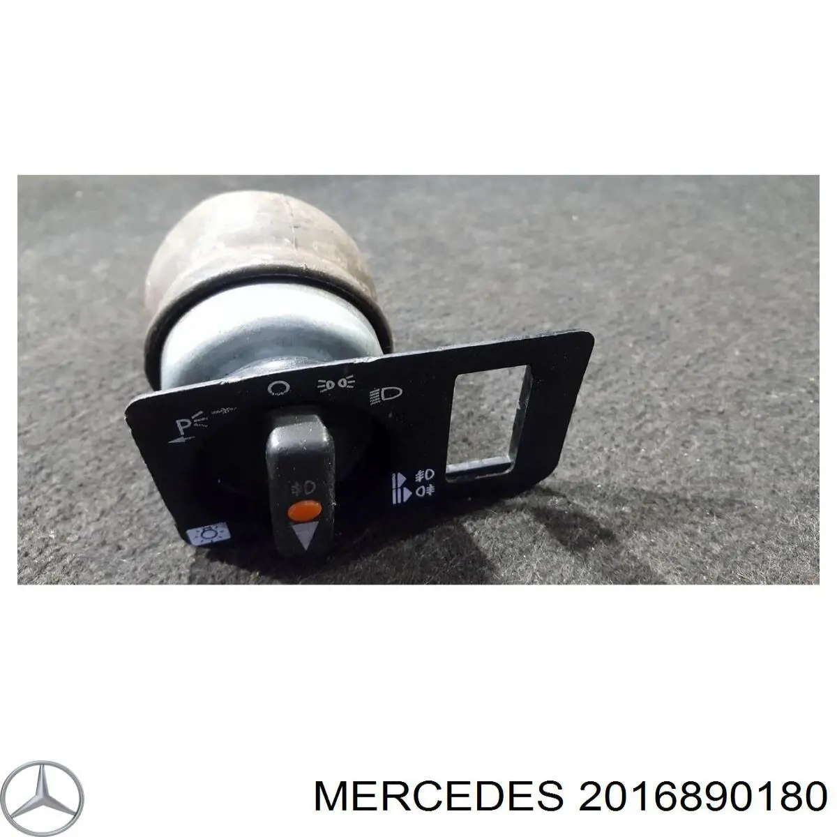 2016890180 Mercedes Молдинг (накладка) приборной панели "торпедо" левый