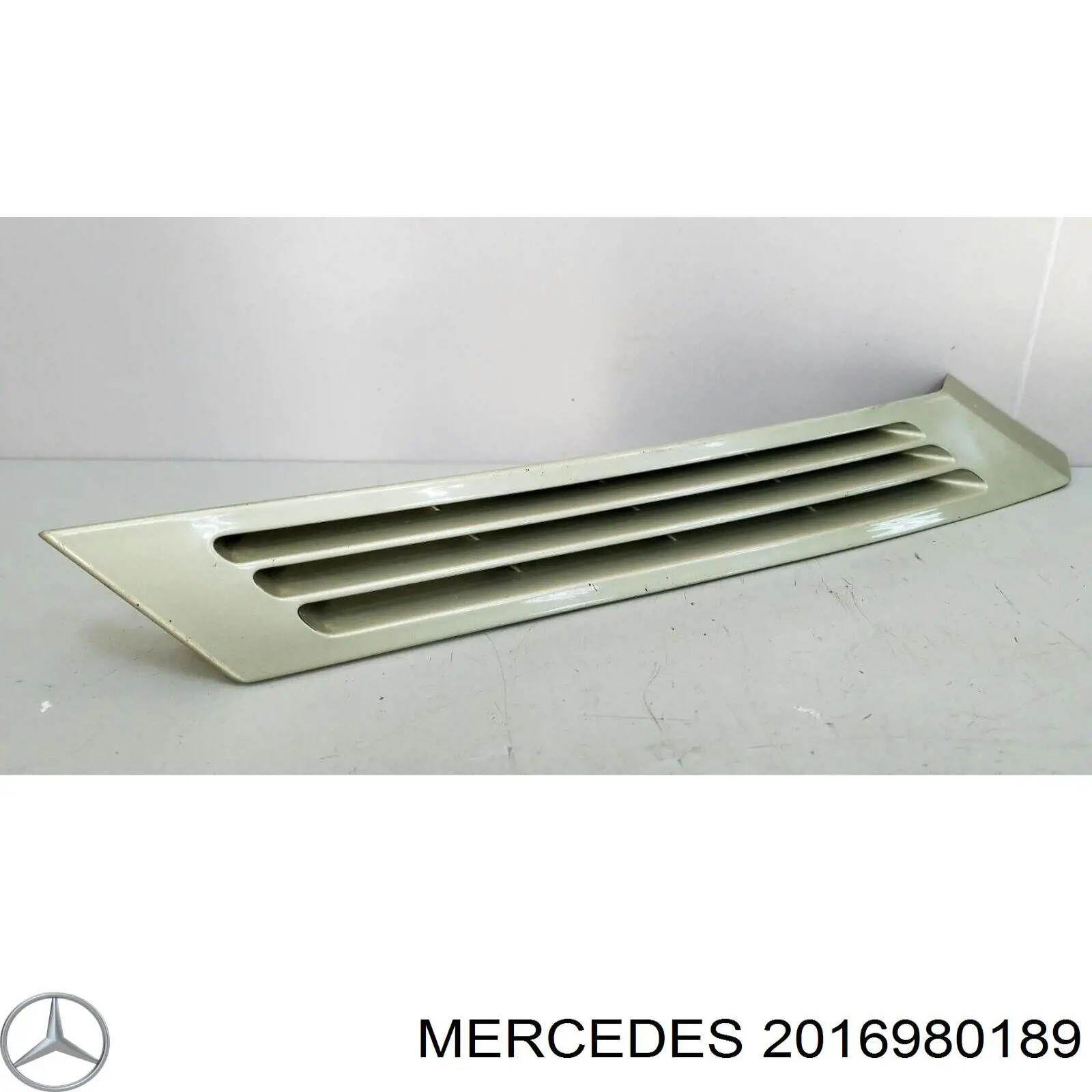 Купить A2016980189 Mercedes Накладка крыла заднего левого