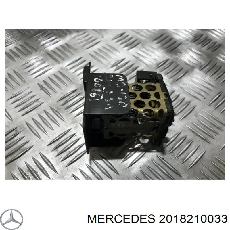 2018210033 Mercedes 