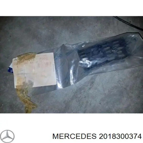 A2018300374 Mercedes Решетка воздуховода