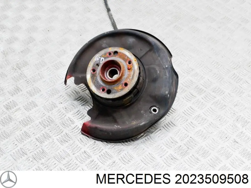  Цапфа задняя правая Mercedes C 