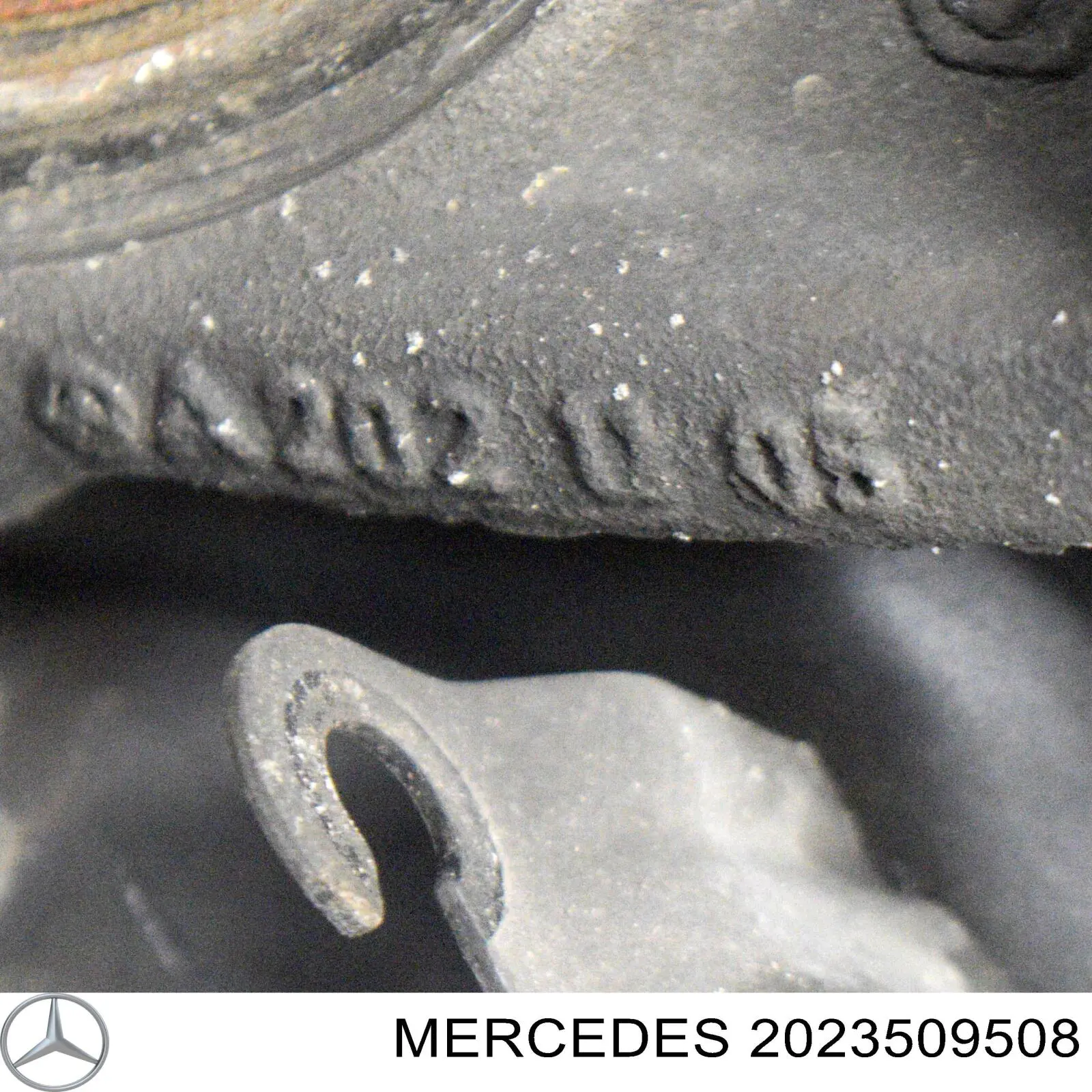 2023509508 Mercedes цапфа (поворотный кулак задний правый)