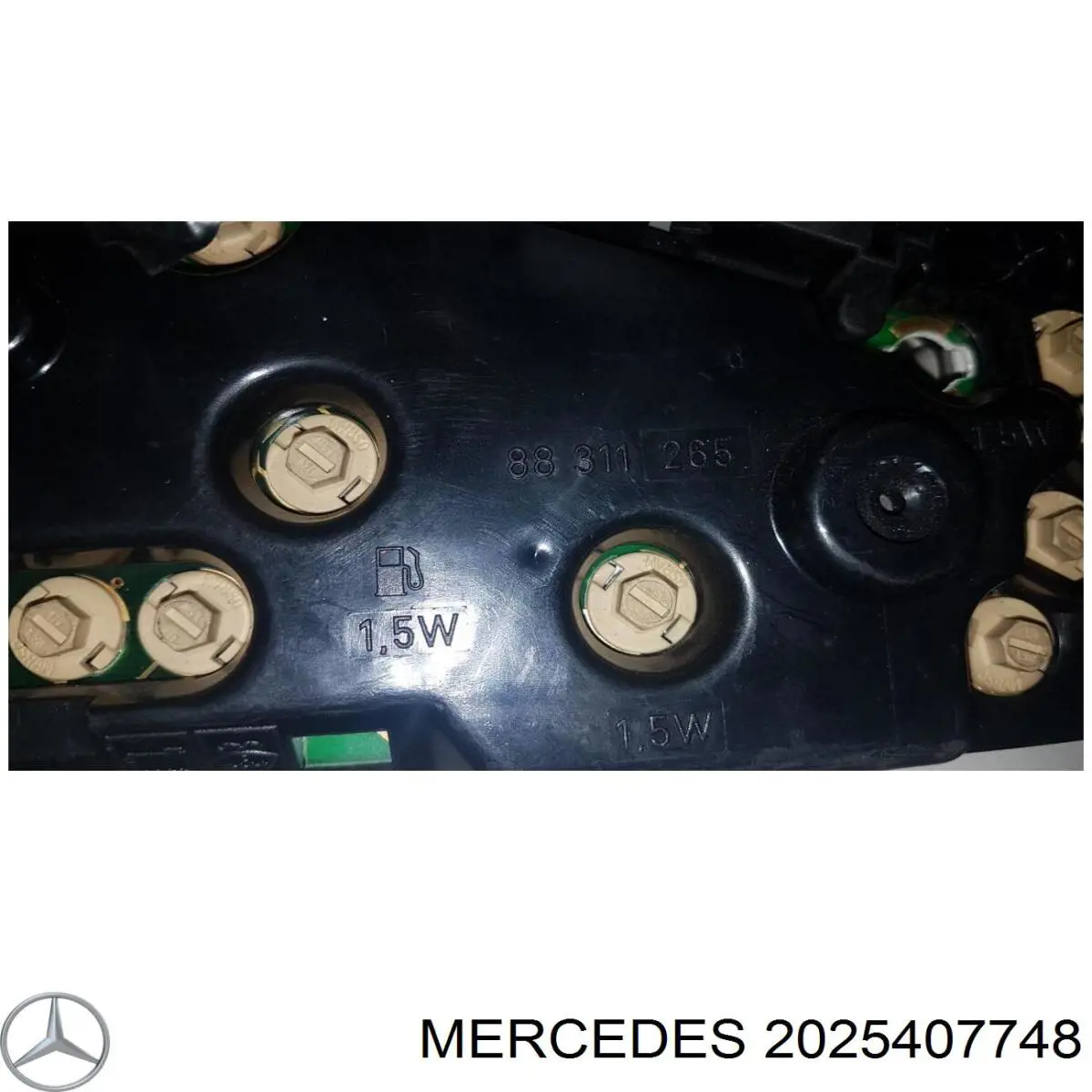 Приборная доска Mercedes 2025407748