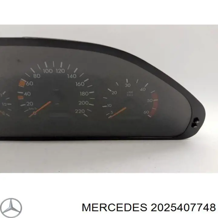 A2025407748 Mercedes Щиток приборов