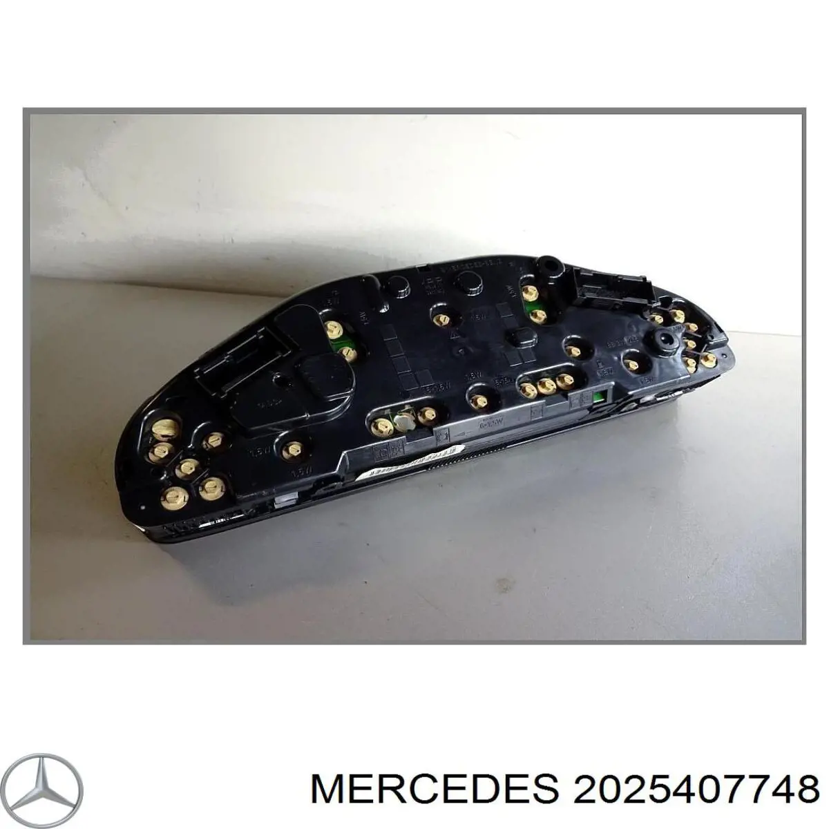 Купить 2025407748 Mercedes Панель приборов