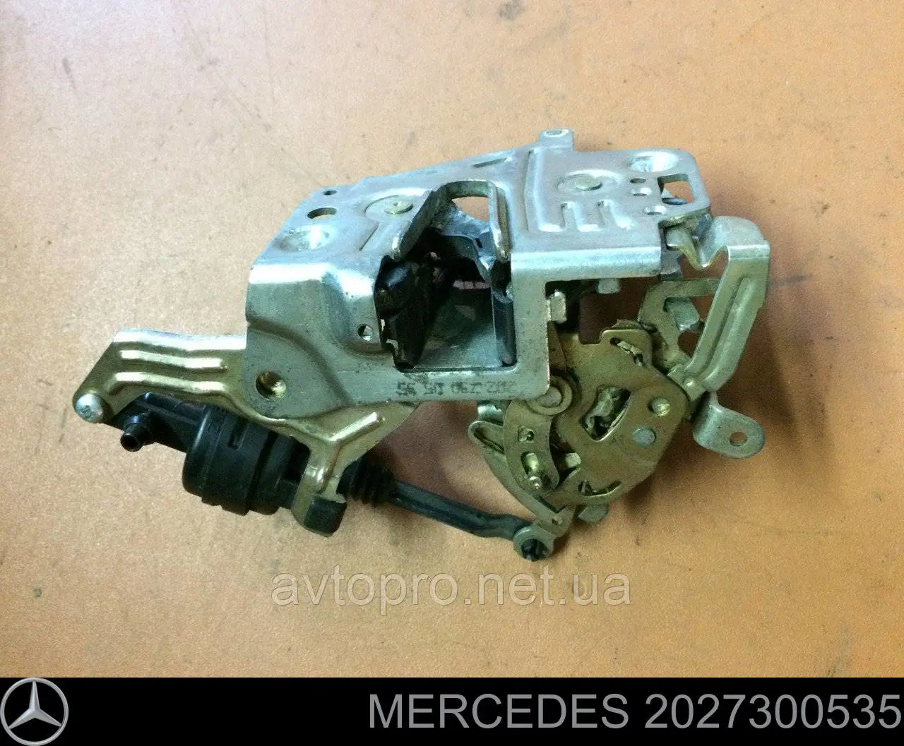 Замок двери задней левой 2027300535 Mercedes