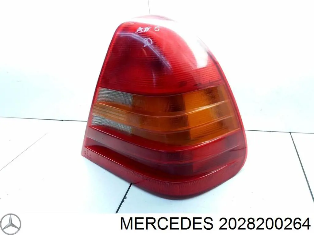 Фонарь задний правый A2028200264 Mercedes