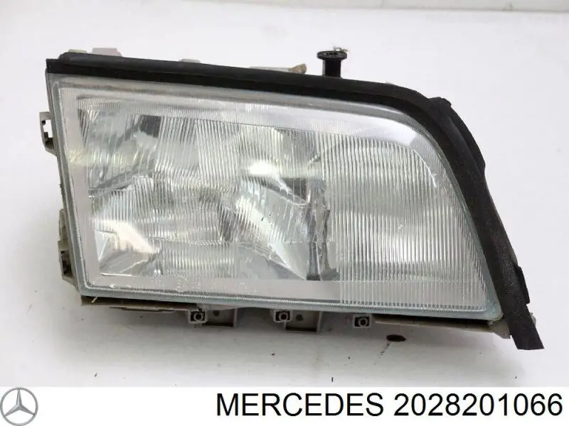 2028201066 Mercedes стекло фары правой