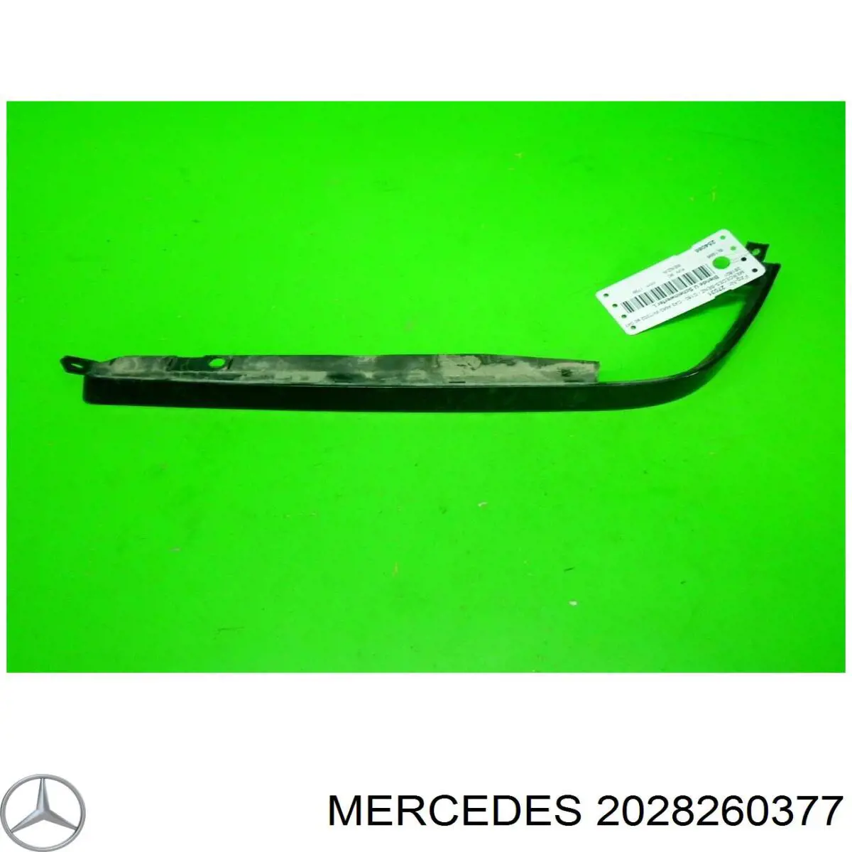 2028260377 Mercedes ripa (placa sobreposta da luz esquerda)