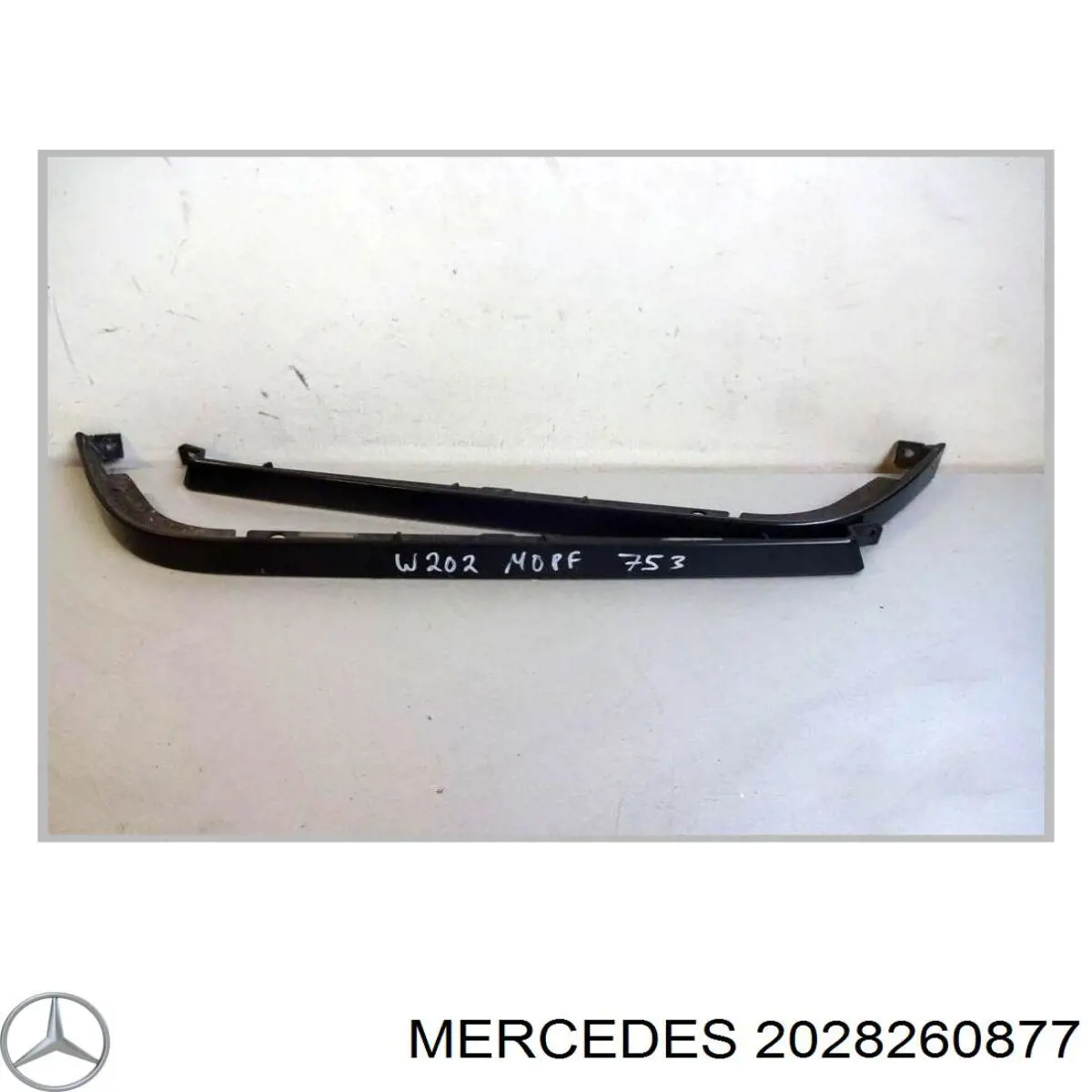 2028260877 Mercedes ripa (placa sobreposta da luz esquerda)
