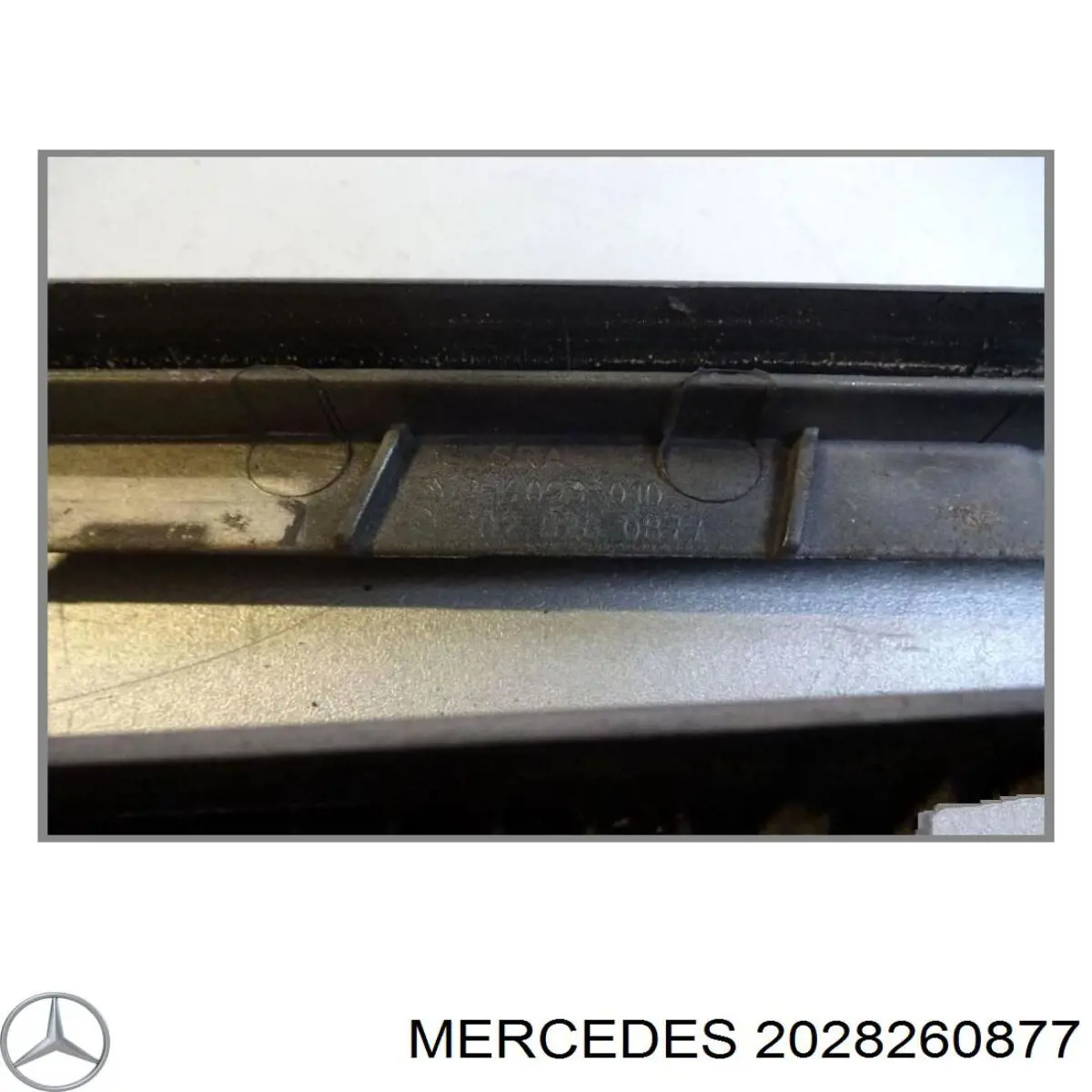 Купить 2028260877 Mercedes Ресничка (накладка) левой фары