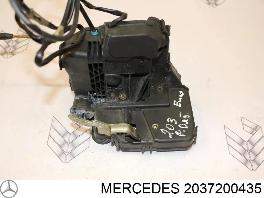 2037200435 Mercedes fecho da porta dianteira direita
