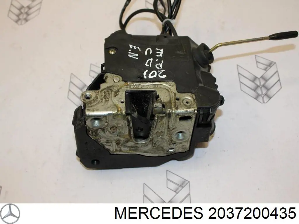 Дверной замок передний правый Mercedes 2037200435 цена, от 36.56 USD