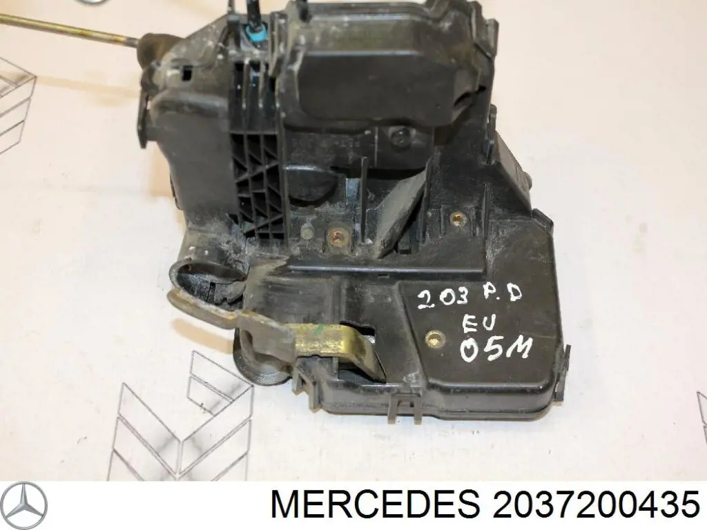 Купить 2037200435 Mercedes Замок передней правой двери