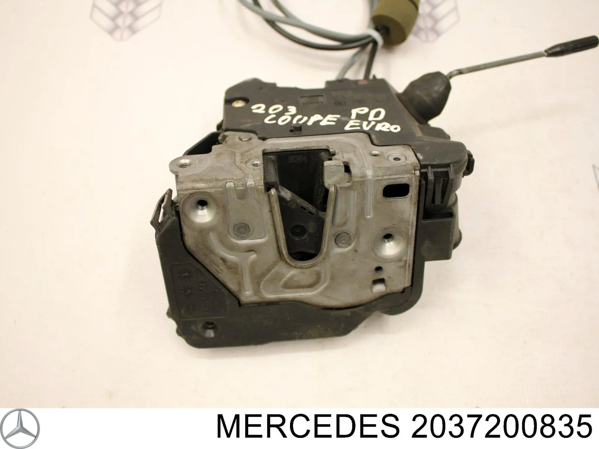 2037200835 Mercedes замок двери передней правой