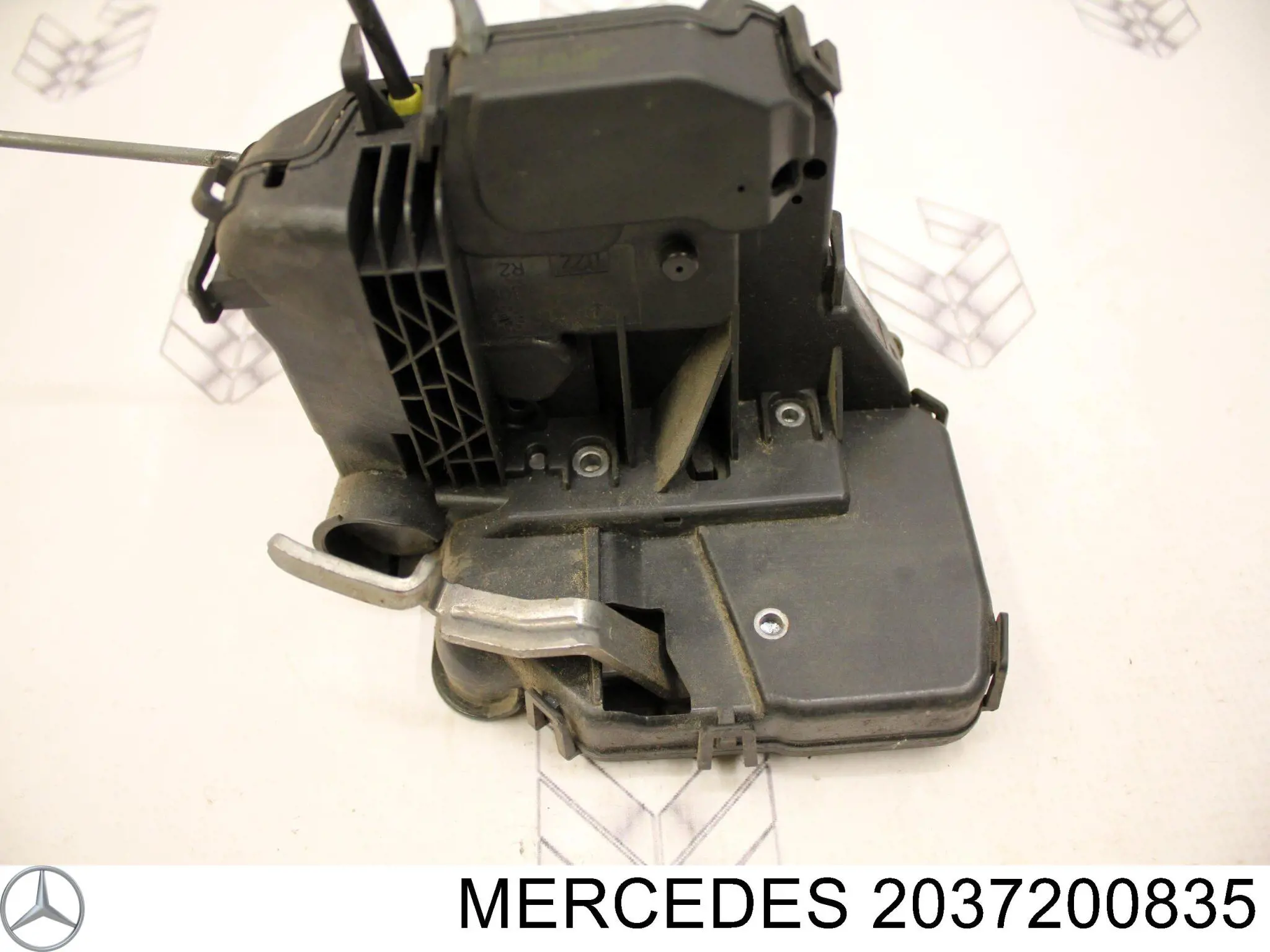 Купить 2037200835 Mercedes Замок передней правой двери