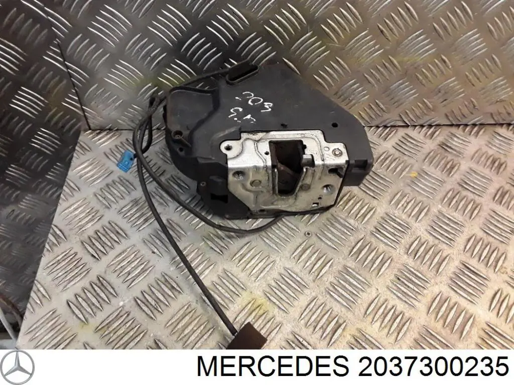 Замок задней двери, правой Mercedes 2037300235 цена, от 12.67 USD