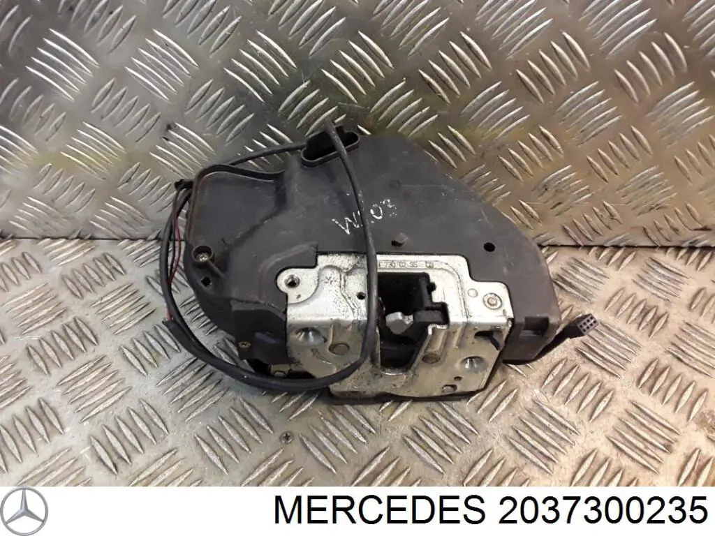 Купить 2037300235 Mercedes Замок двери задней правой