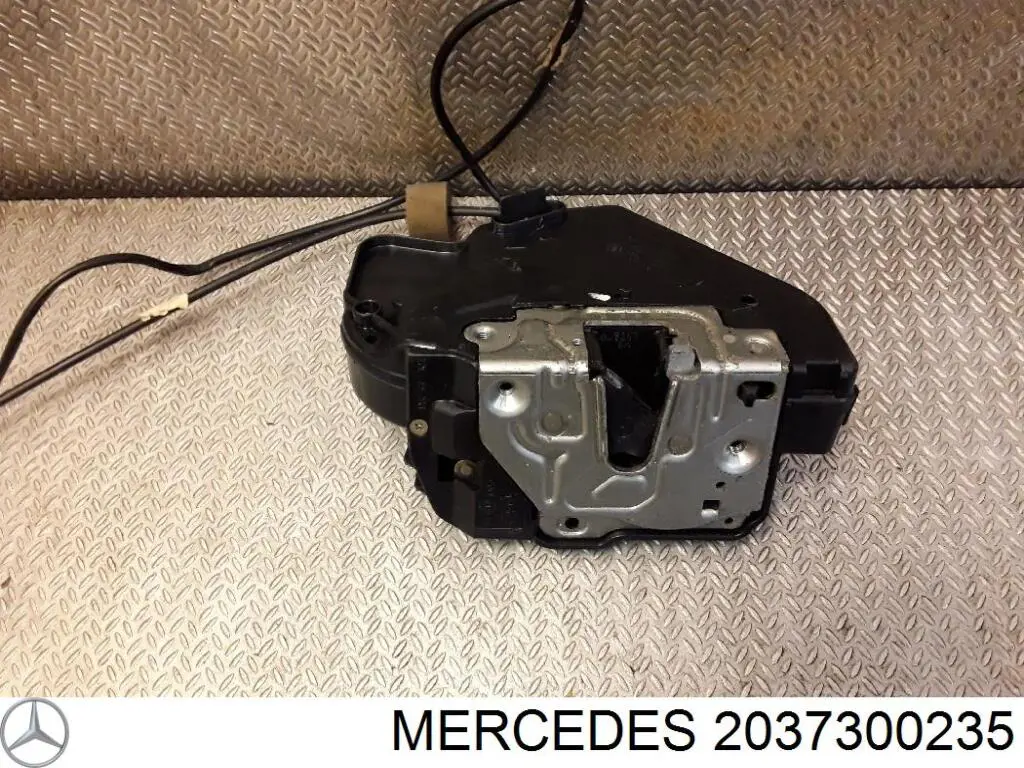 Замок двери задней правой 2037300235 Mercedes