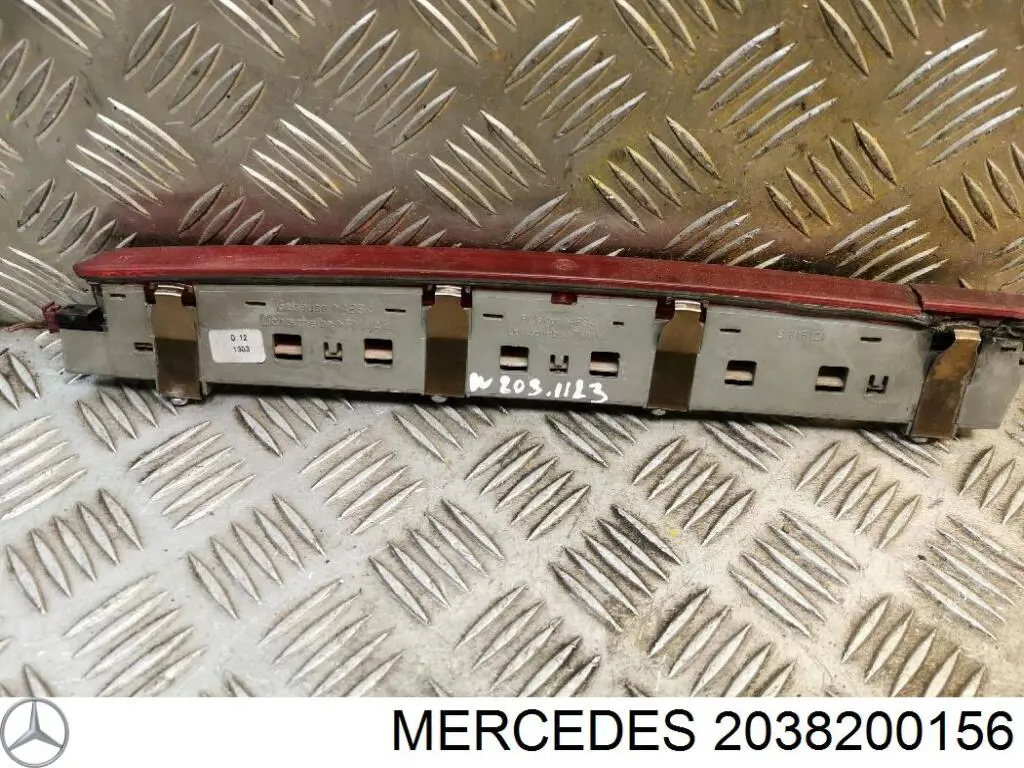 2038200156 Mercedes sinal de parada traseiro adicional