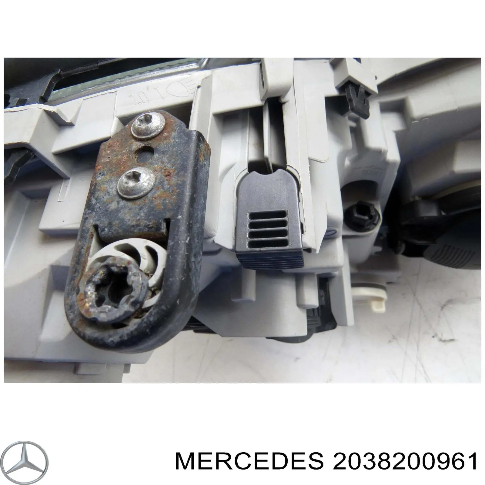 Купить A2038200961 Mercedes Фара левая передняя