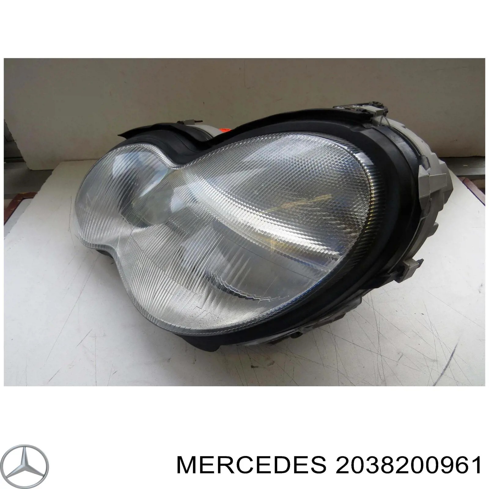 Фара левая 2038200961 Mercedes