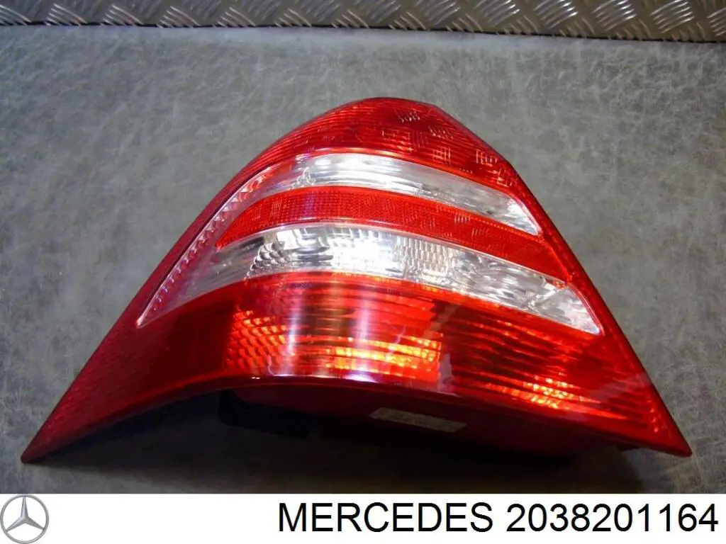 2038201164 Mercedes фонарь задний левый