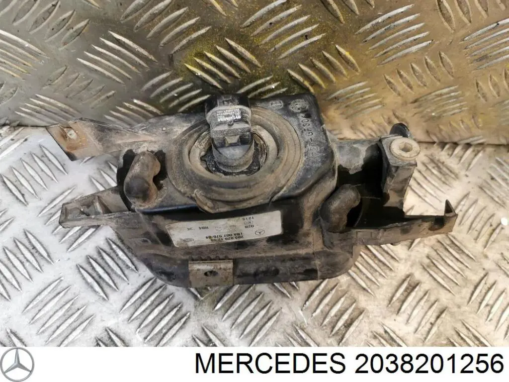 Фара противотуманная правая 2038201256 Mercedes