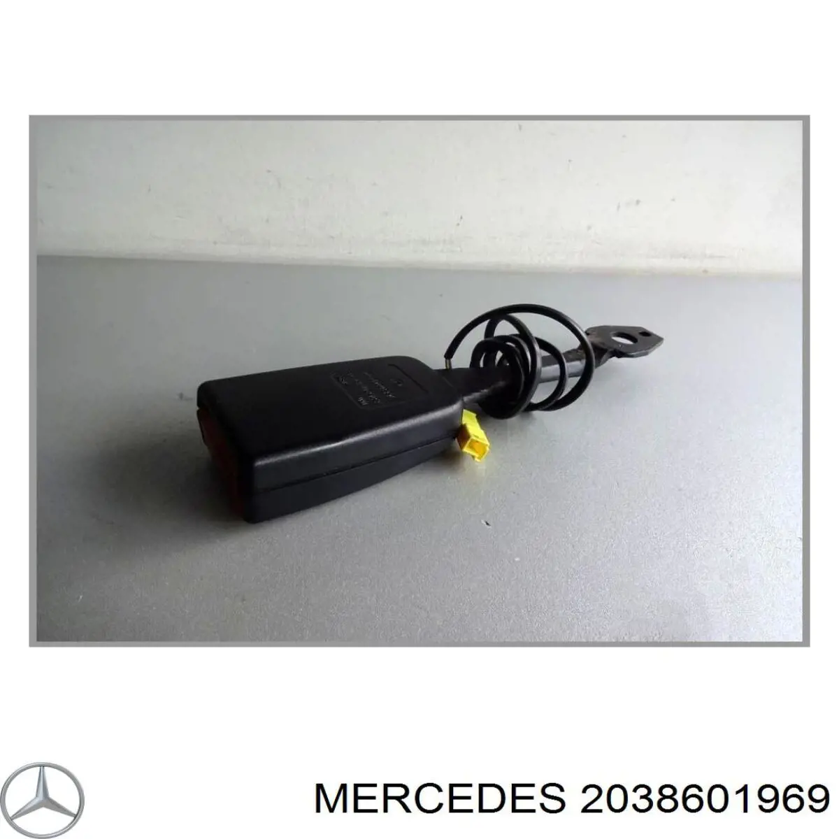 2038600169 Mercedes Рычаг фиксации ремня безопасности передний, правый