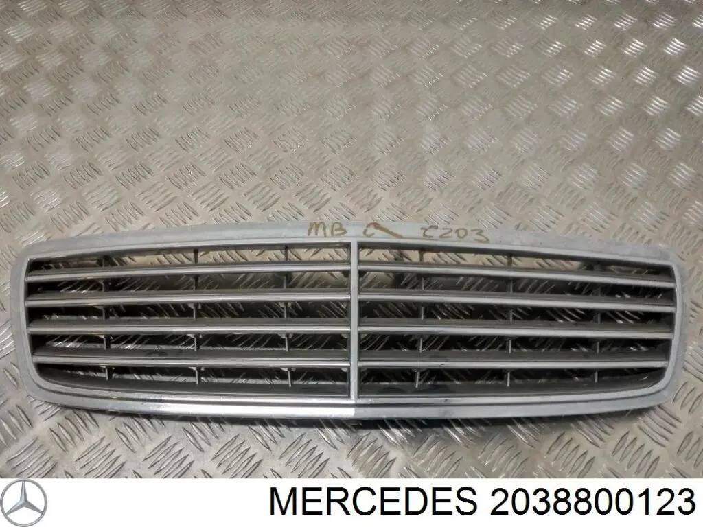 Облицовка радиатора Mercedes C универсал (S203) (2001 - 2007) цена, от 44.35 USD