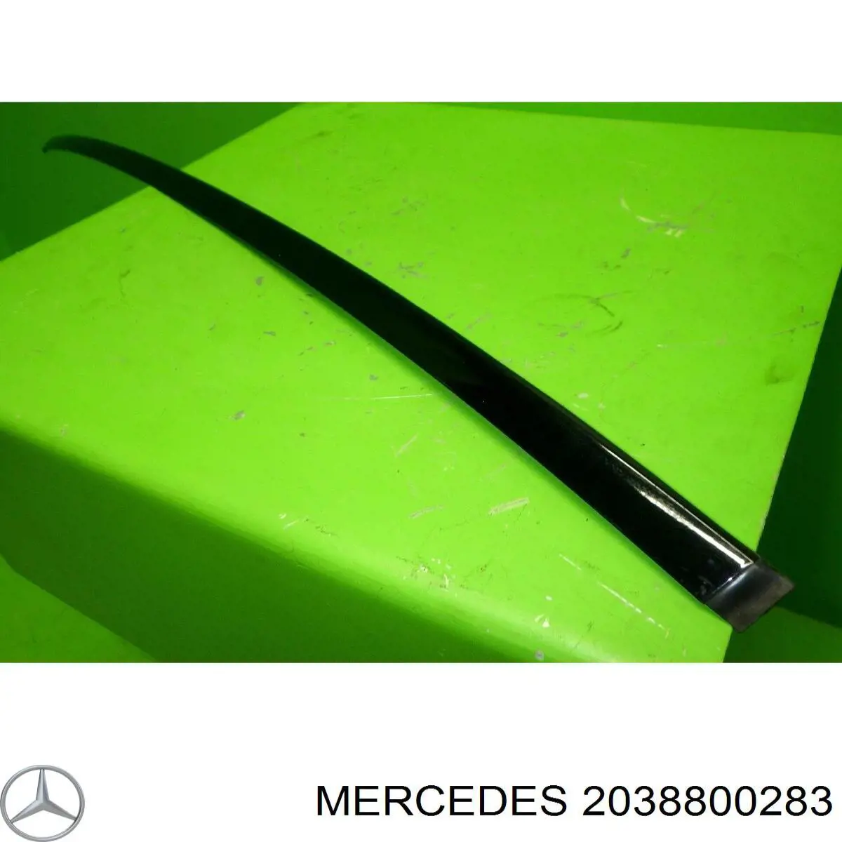 Молдинг решетки радиатора верхний 2038800283 Mercedes