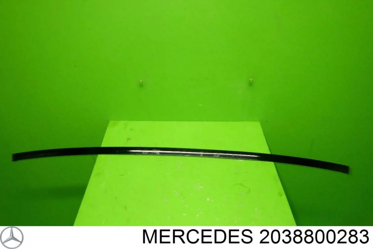 Молдинг решетки радиатора, верхний на Mercedes C (CL203)