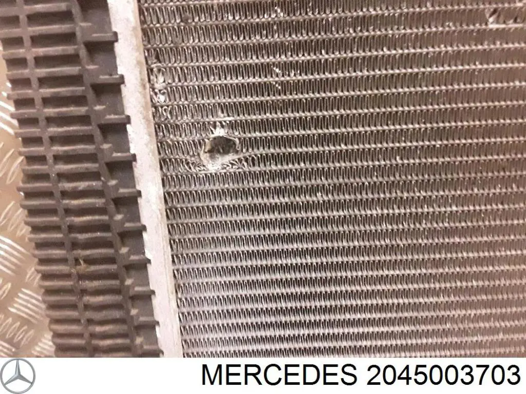 Радиатор 2045003703 Mercedes