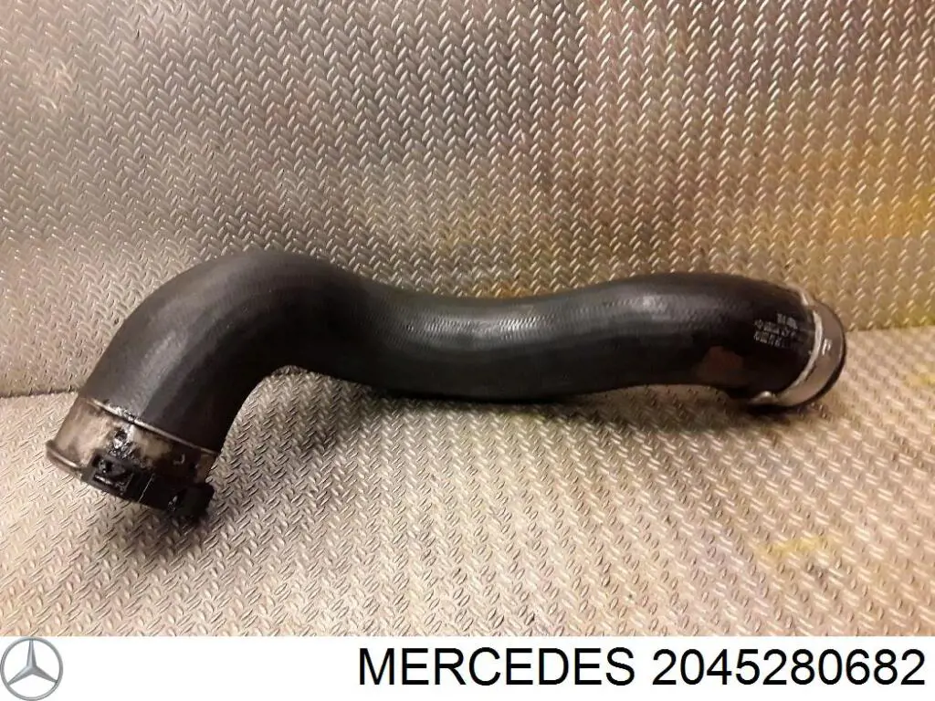 2045280682 Mercedes шланг (патрубок интеркуллера правый)