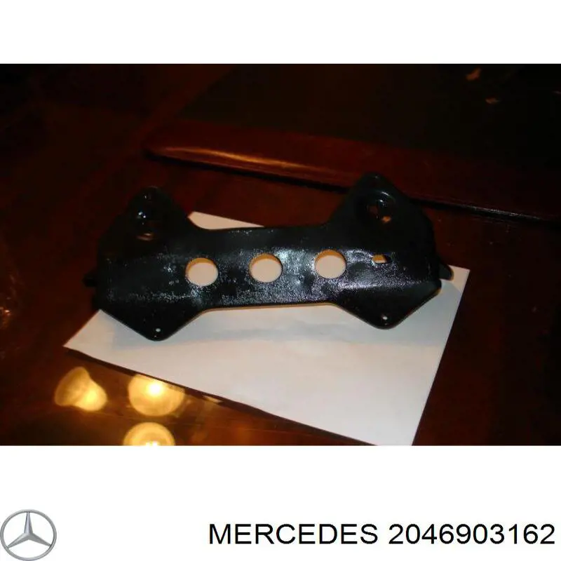 Купить 2046903162 Mercedes Накладка крыла переднего левого