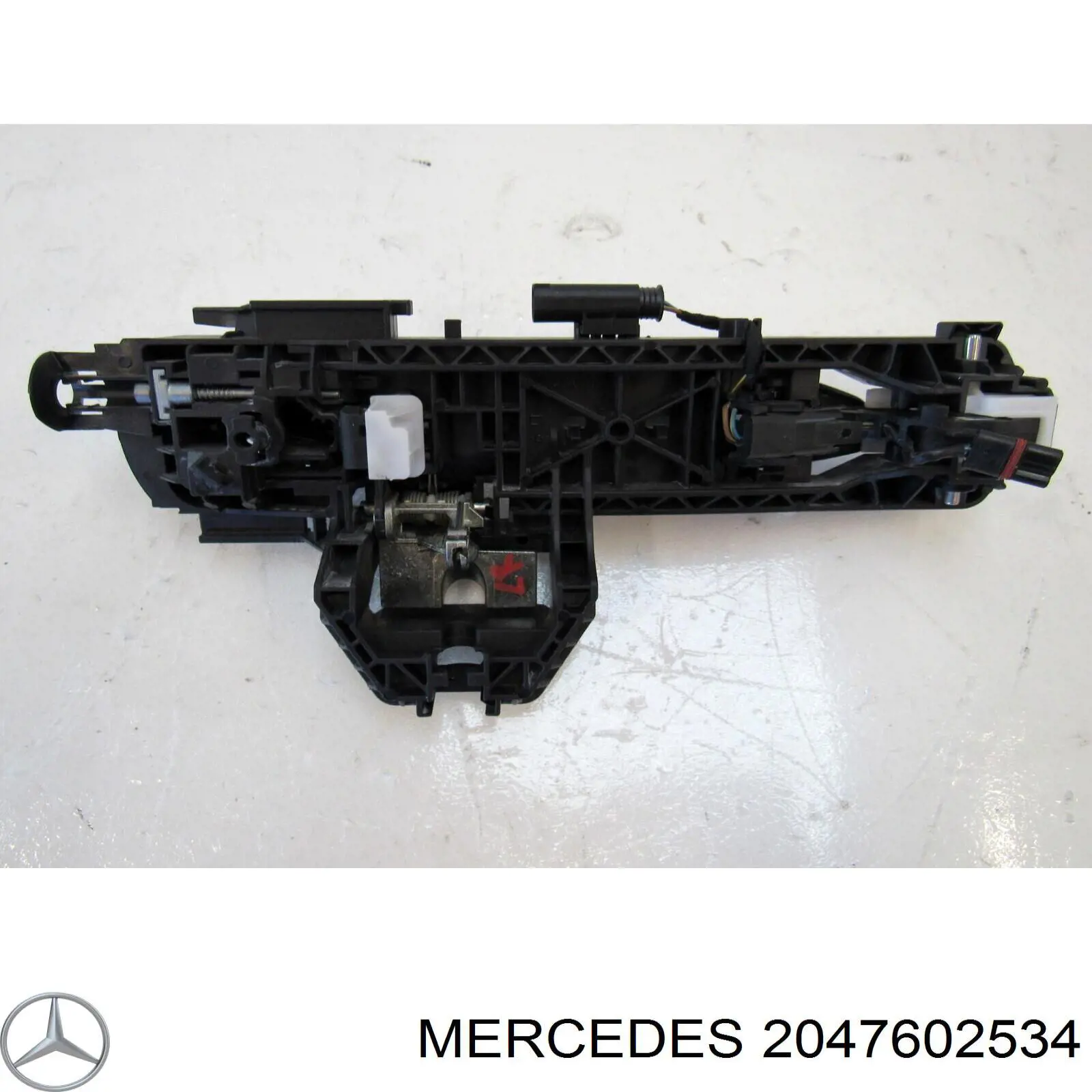 2047602534 Mercedes держатель наружной ручки двери задней левой