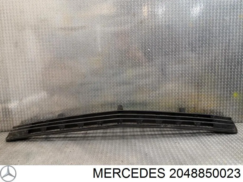 Решетка бампера 2048850023 Mercedes