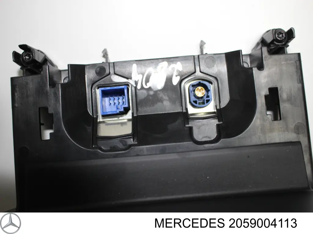 Дисплей бортового компьютера на Mercedes Benz V-CLASS (W447)