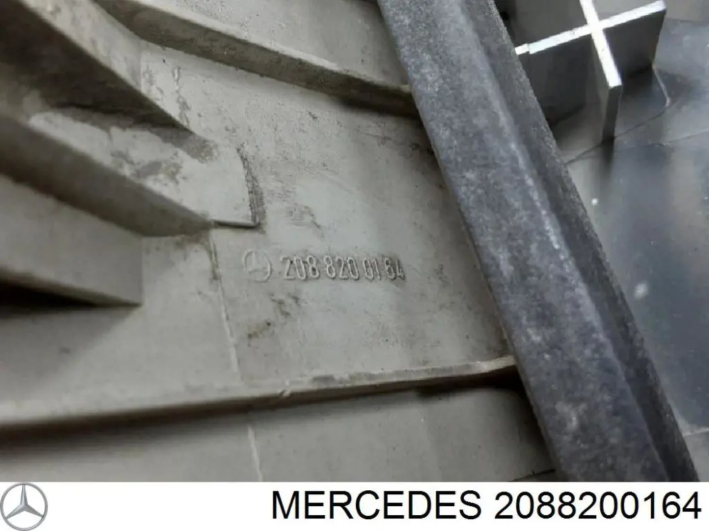 2088200164 Mercedes фонарь задний левый внешний