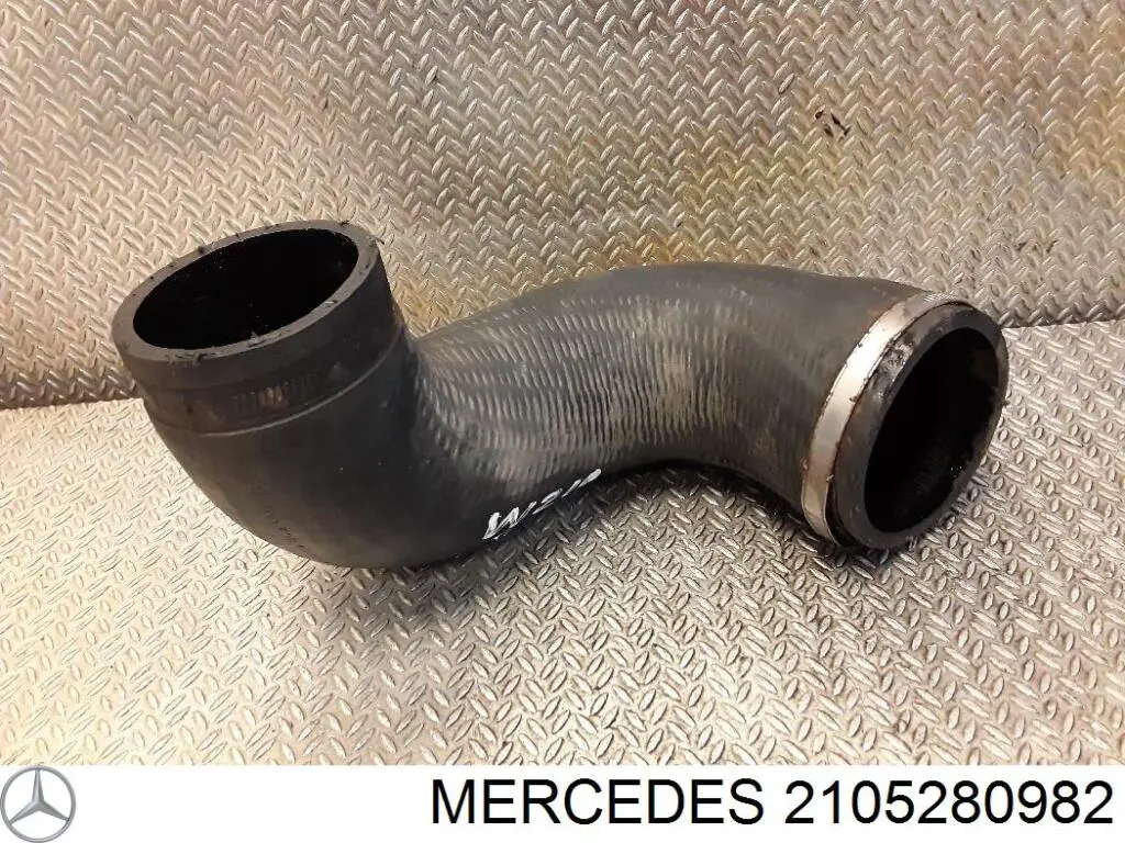 2105280982 Mercedes Патрубок интеркуллера