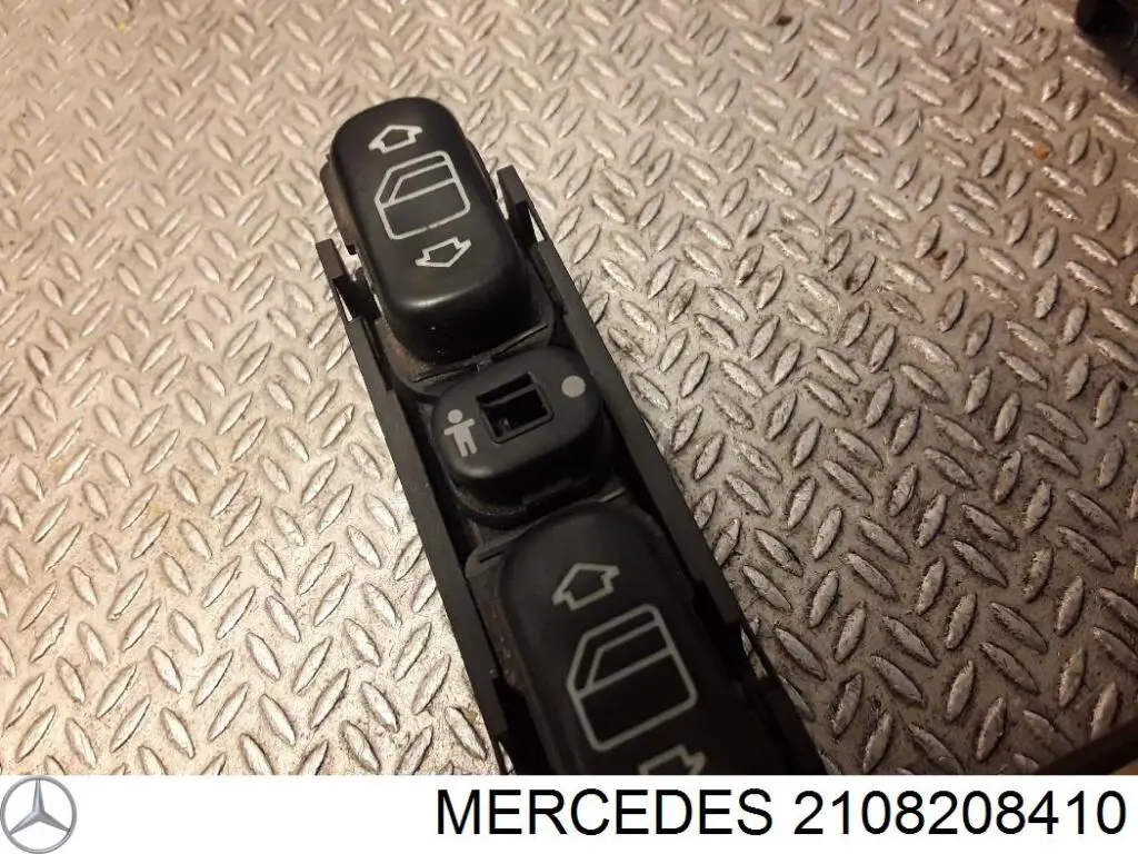 Кнопочный блок управления стеклоподъемником центральной консоли Mercedes A2108214051 цена, от 8.04 USD