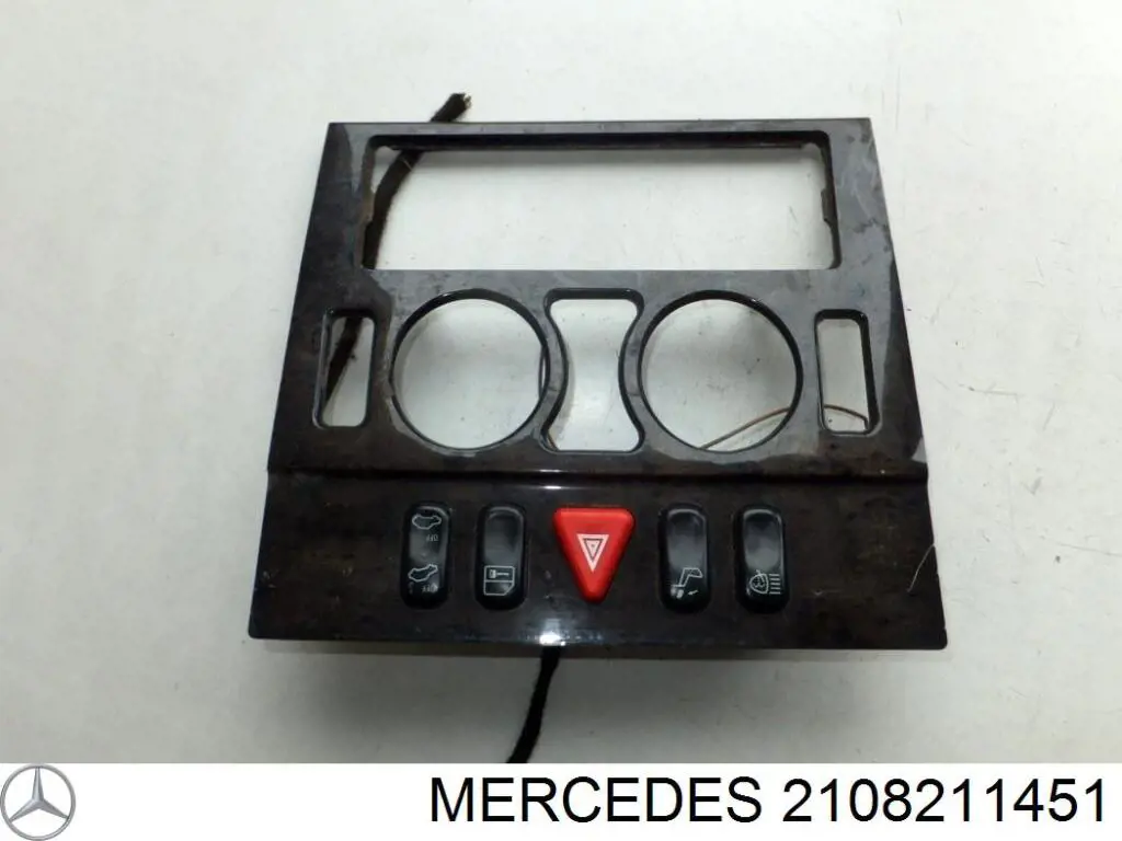 Кнопка включения парктроника на Mercedes E (W210)