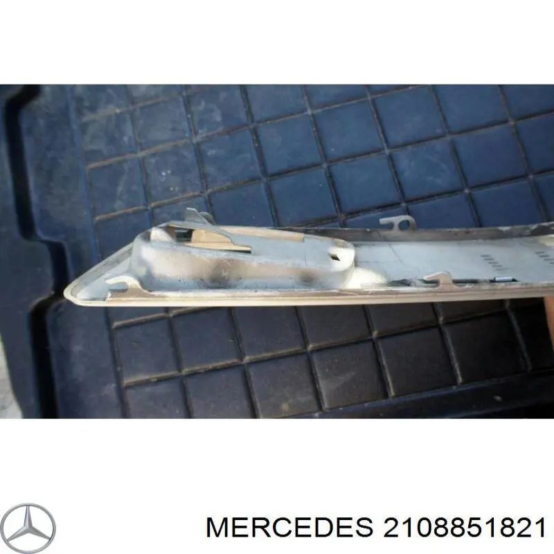 Накладка бампера переднего, правая Mercedes A21088518219744 цена, от 326.67 USD